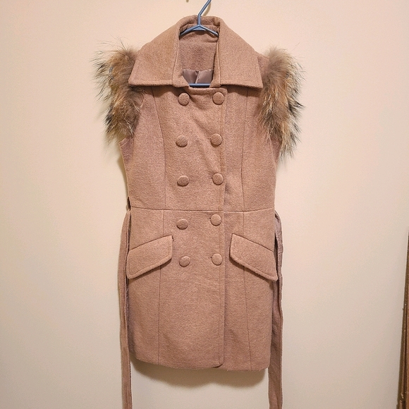 Blazer vest with fur at the shoulder - Picture 4 of 4